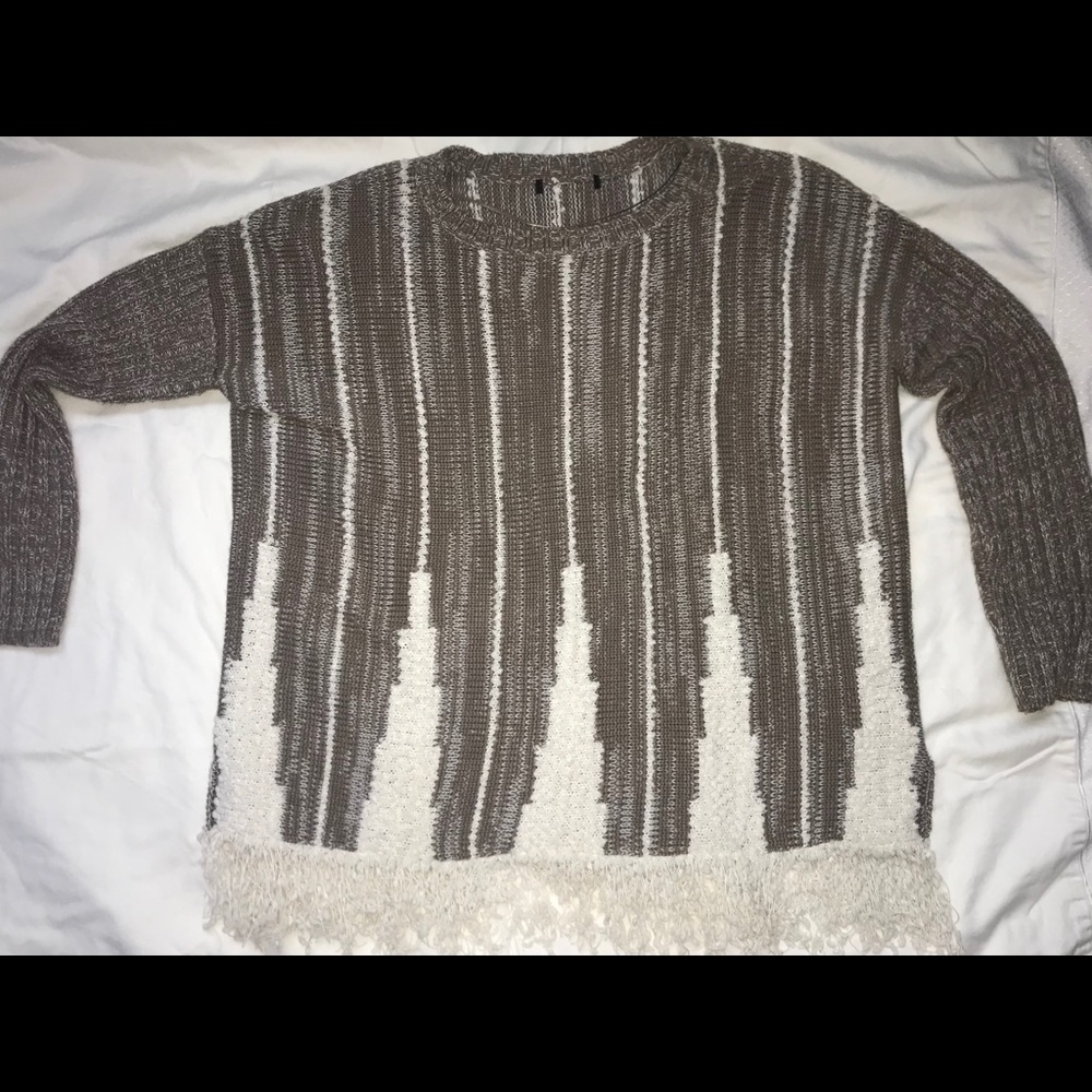 Cream/brown knitted sweater